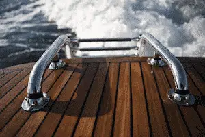 Guide des Traitements du bois, peinture Antifouling, entretien de votre bateau, yacht